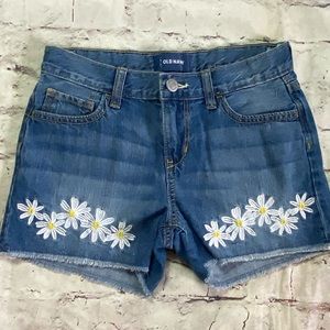 Old Navy shorts with Daisy embroidery NWT Size 12